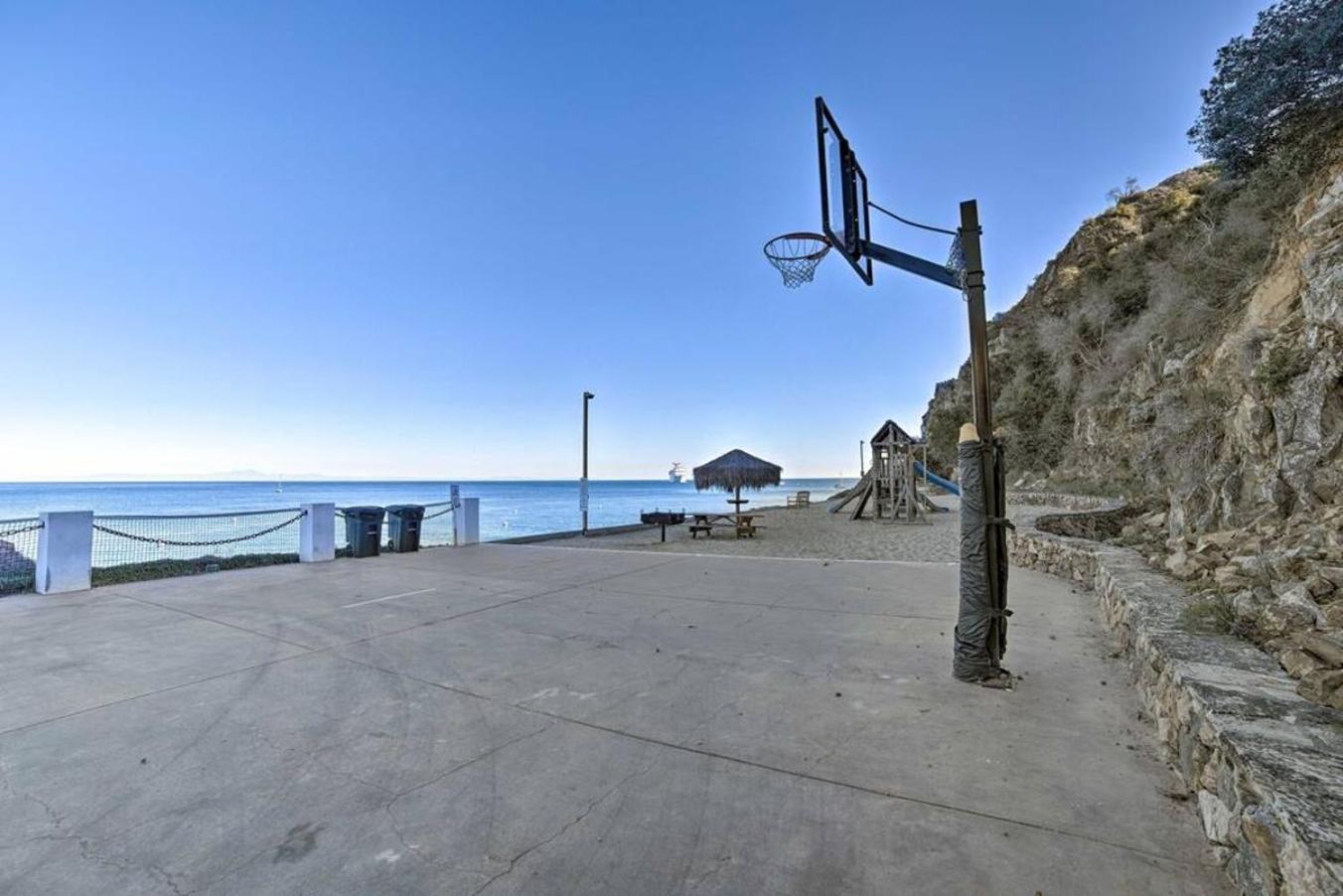 Gorgeous Oceanfront Villa With Panoramic Views أفالون المظهر الخارجي الصورة