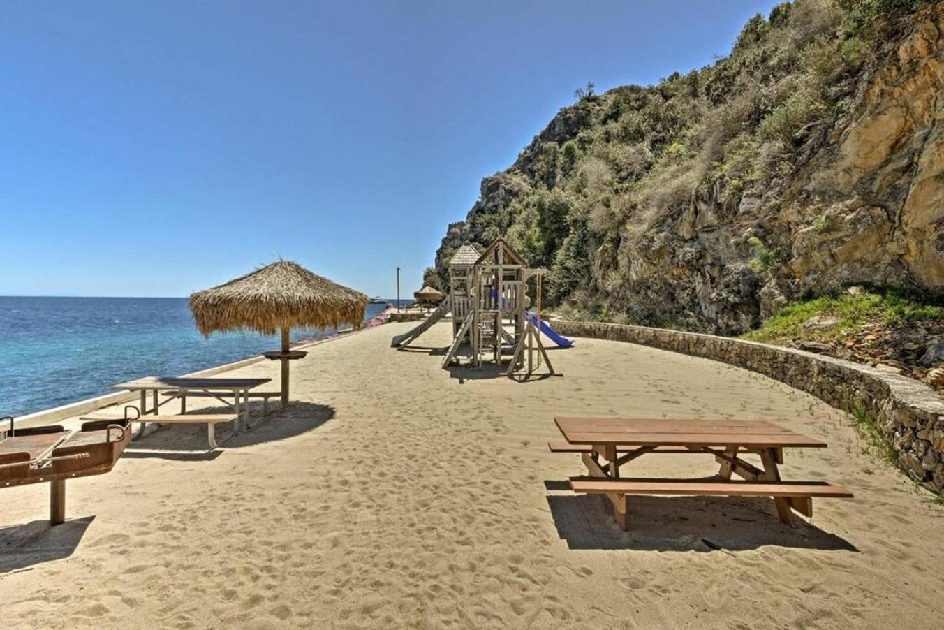 Gorgeous Oceanfront Villa With Panoramic Views أفالون المظهر الخارجي الصورة