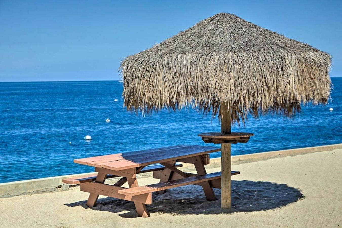 Gorgeous Oceanfront Villa With Panoramic Views أفالون المظهر الخارجي الصورة