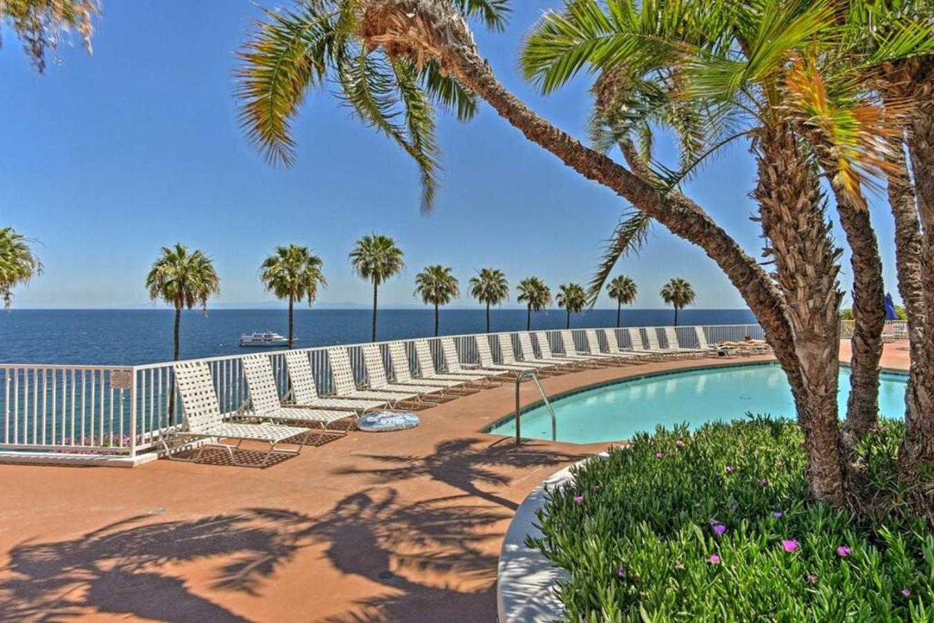 Gorgeous Oceanfront Villa With Panoramic Views أفالون المظهر الخارجي الصورة