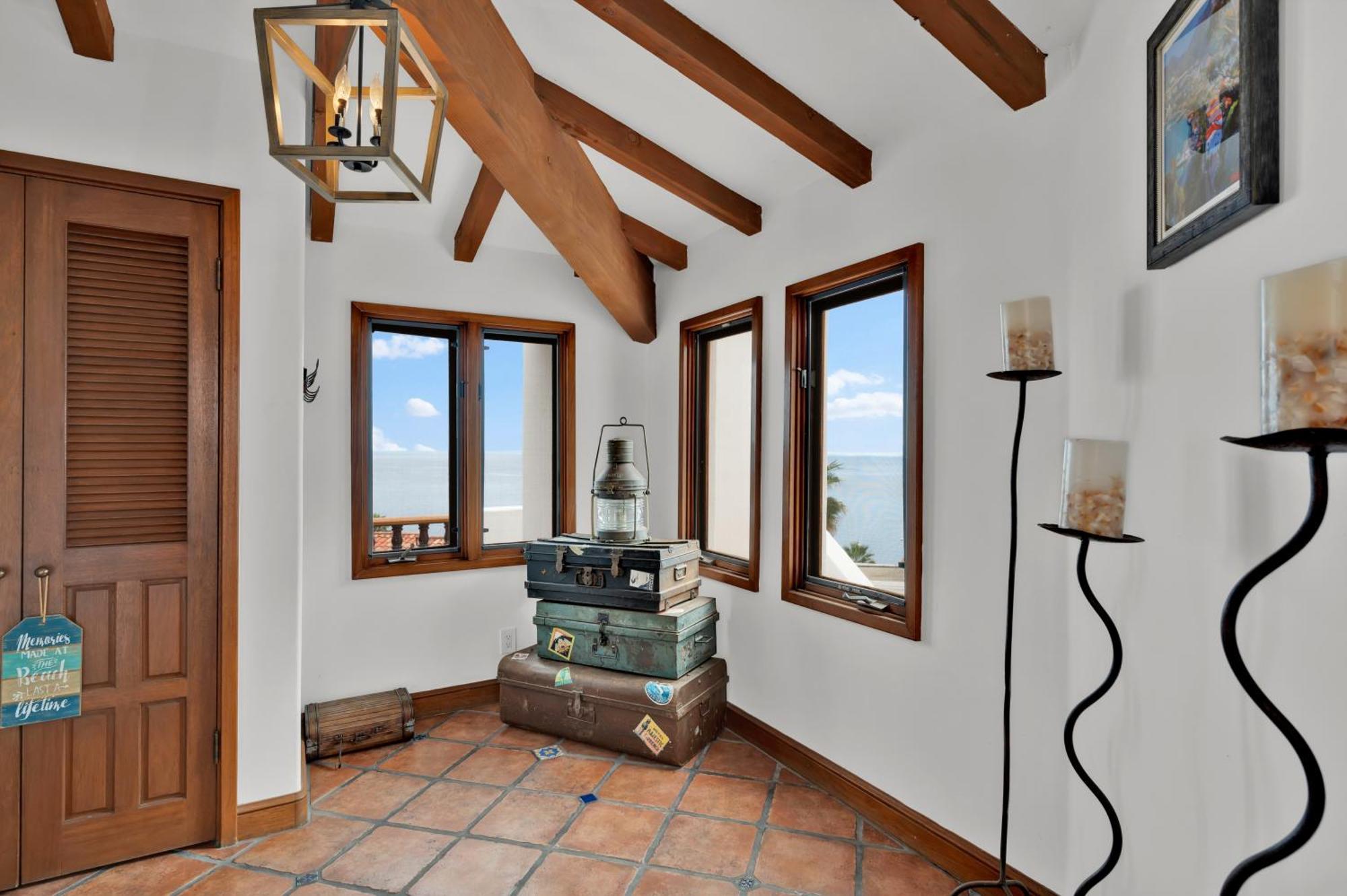 Gorgeous Oceanfront Villa With Panoramic Views أفالون المظهر الخارجي الصورة