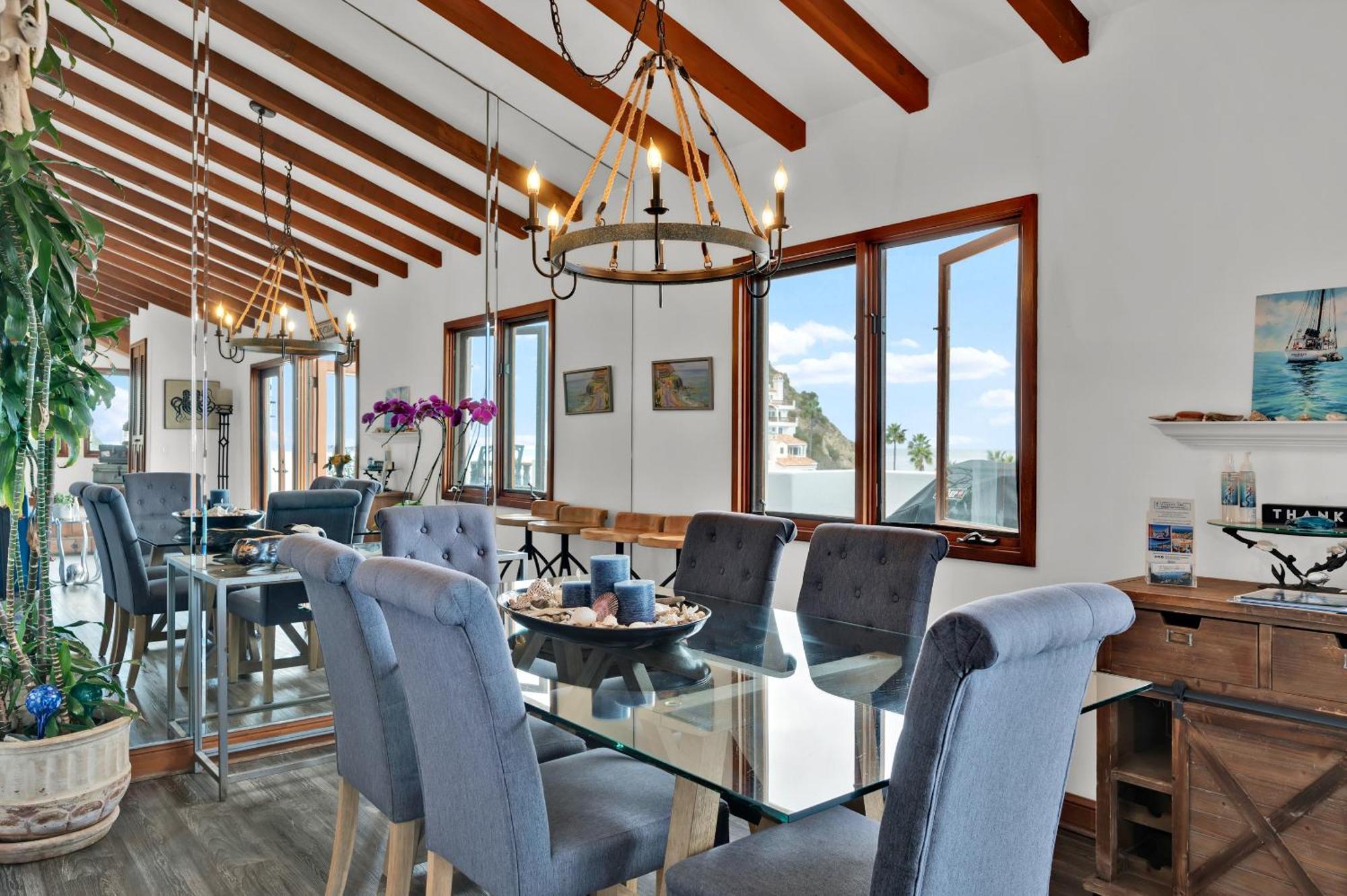Gorgeous Oceanfront Villa With Panoramic Views أفالون المظهر الخارجي الصورة
