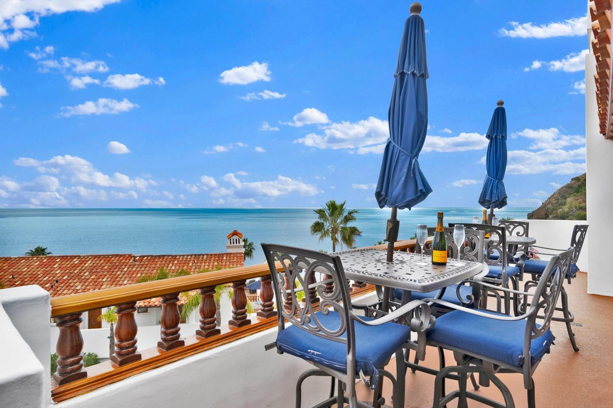 Gorgeous Oceanfront Villa With Panoramic Views أفالون المظهر الخارجي الصورة