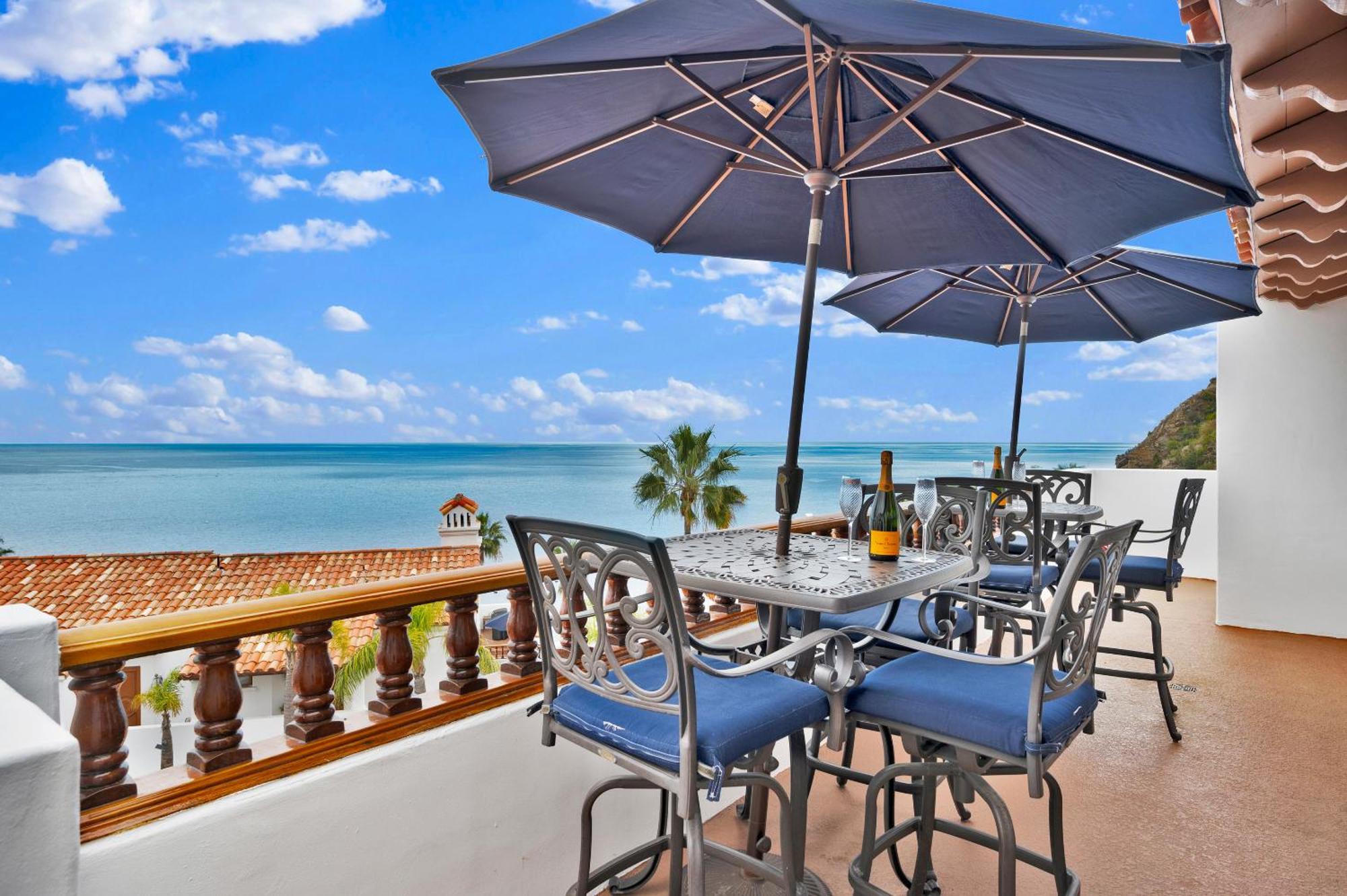 Gorgeous Oceanfront Villa With Panoramic Views أفالون المظهر الخارجي الصورة